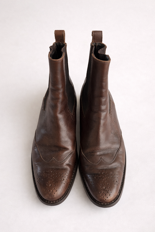 Bottines Chelsea en cuir brun – Bout perforé brogue