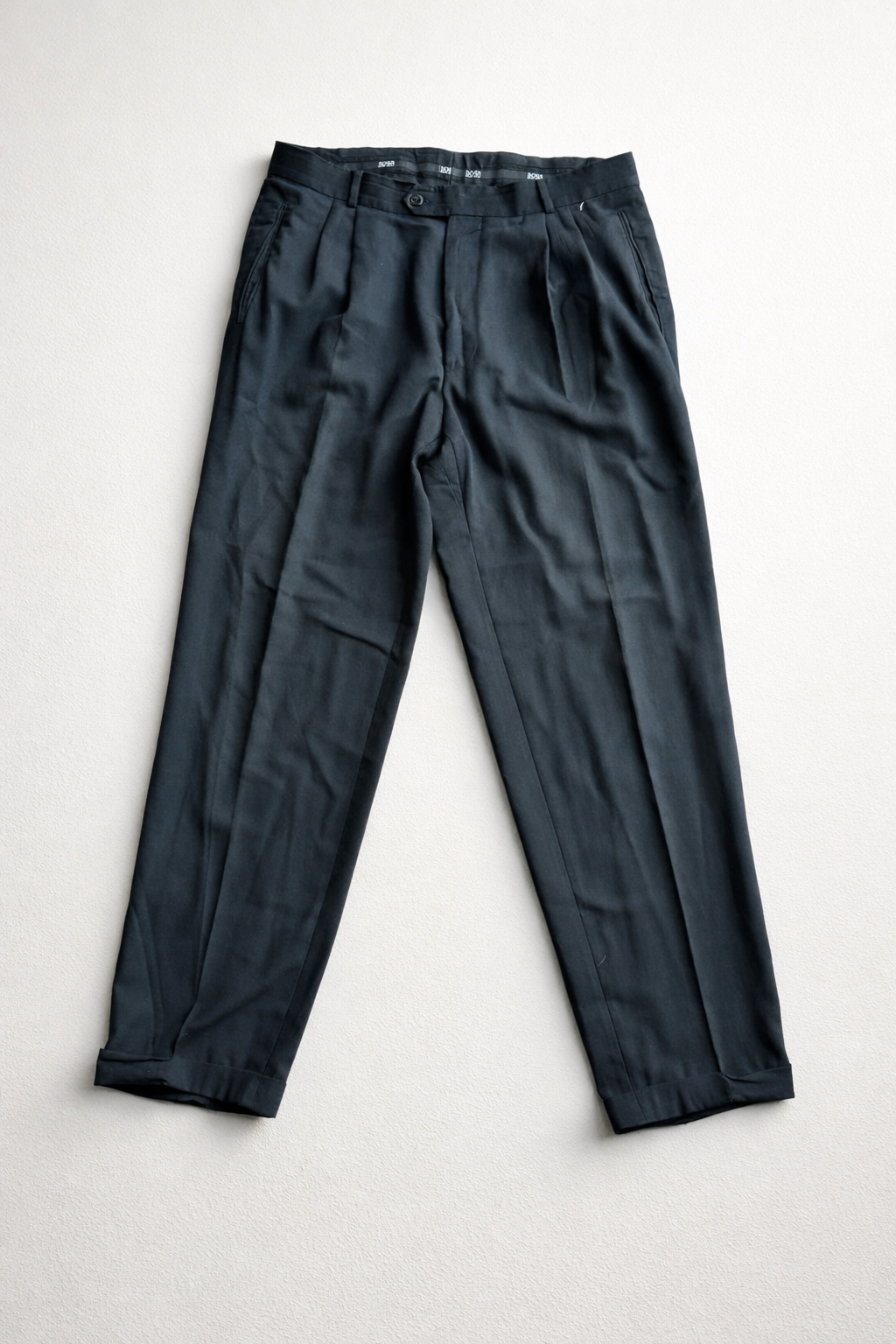 Pantalon Hugo Boss en laine noire – coupe structurée