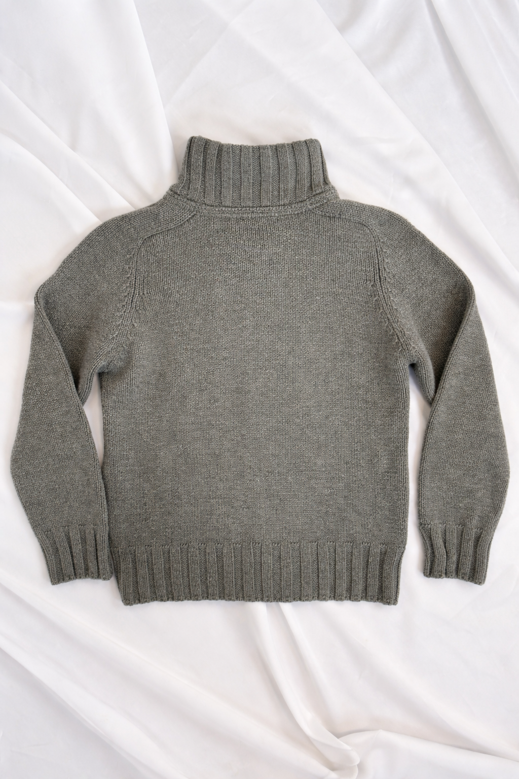 Pull Marc O’Polo en maille gris chiné – col montant boutonné – 100% coton