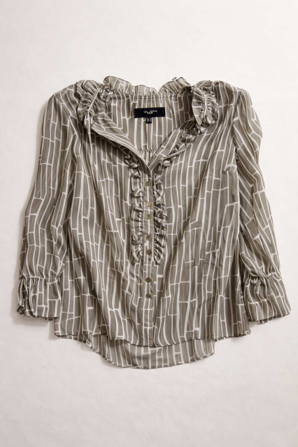 Un Jour Ailleurs – Ensemble blouse, jupe et écharpe à motifs taupe