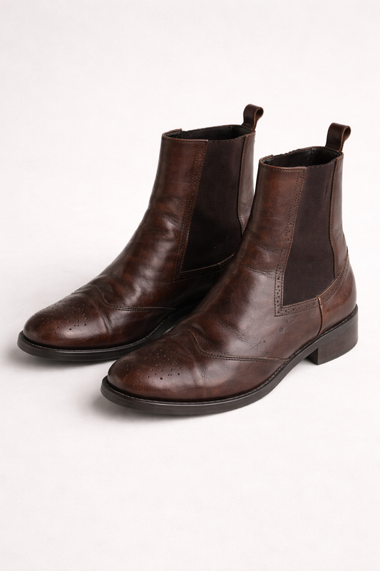 Bottines Chelsea en cuir brun – Bout perforé brogue