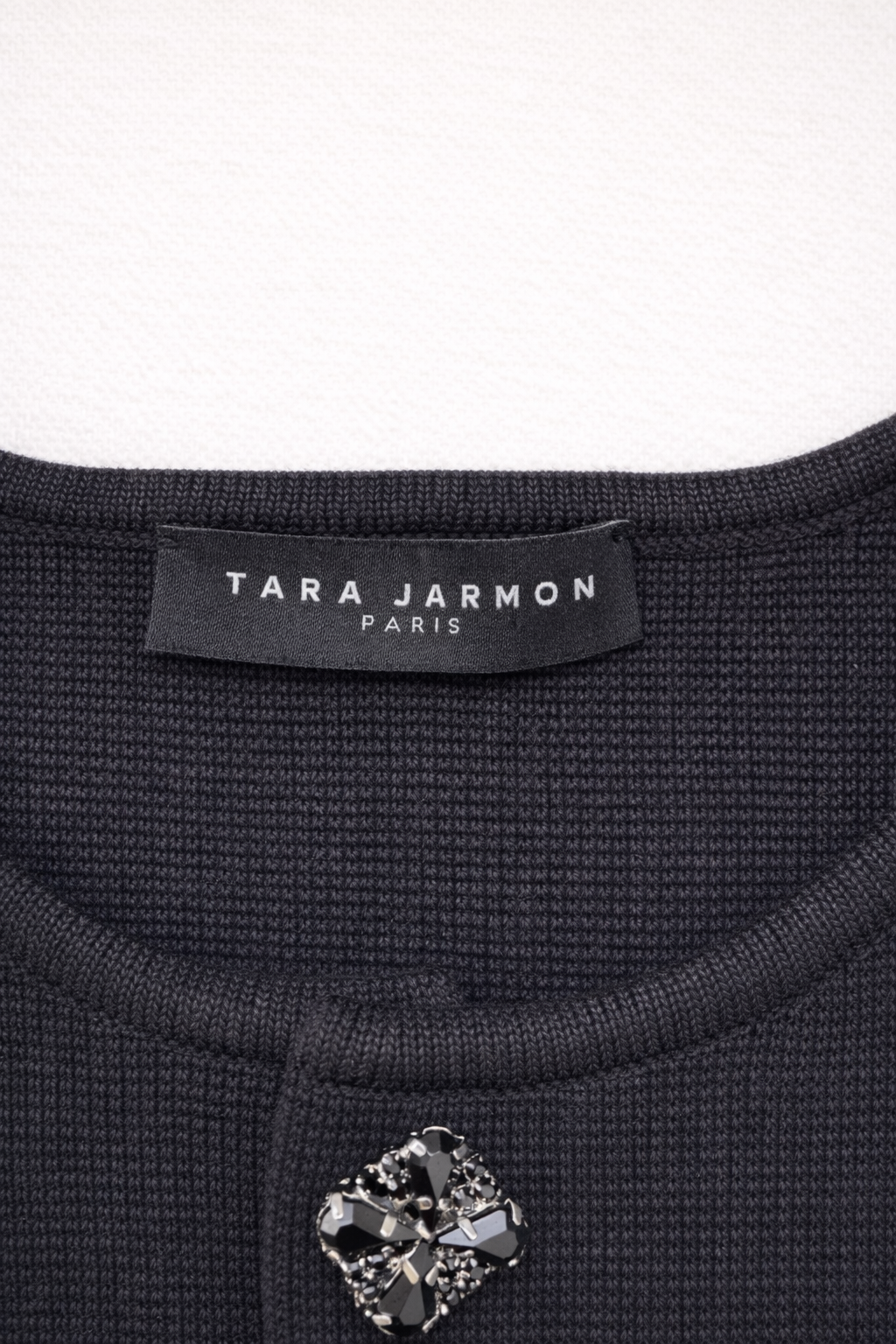 Cardigan court Tara Jarmon Paris en maille texturée à boutons bijoux