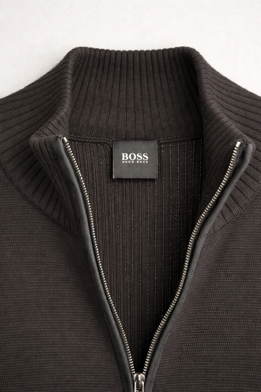 BOSS Hugo Boss – Pull col camionneur en laine mélangée brun foncé